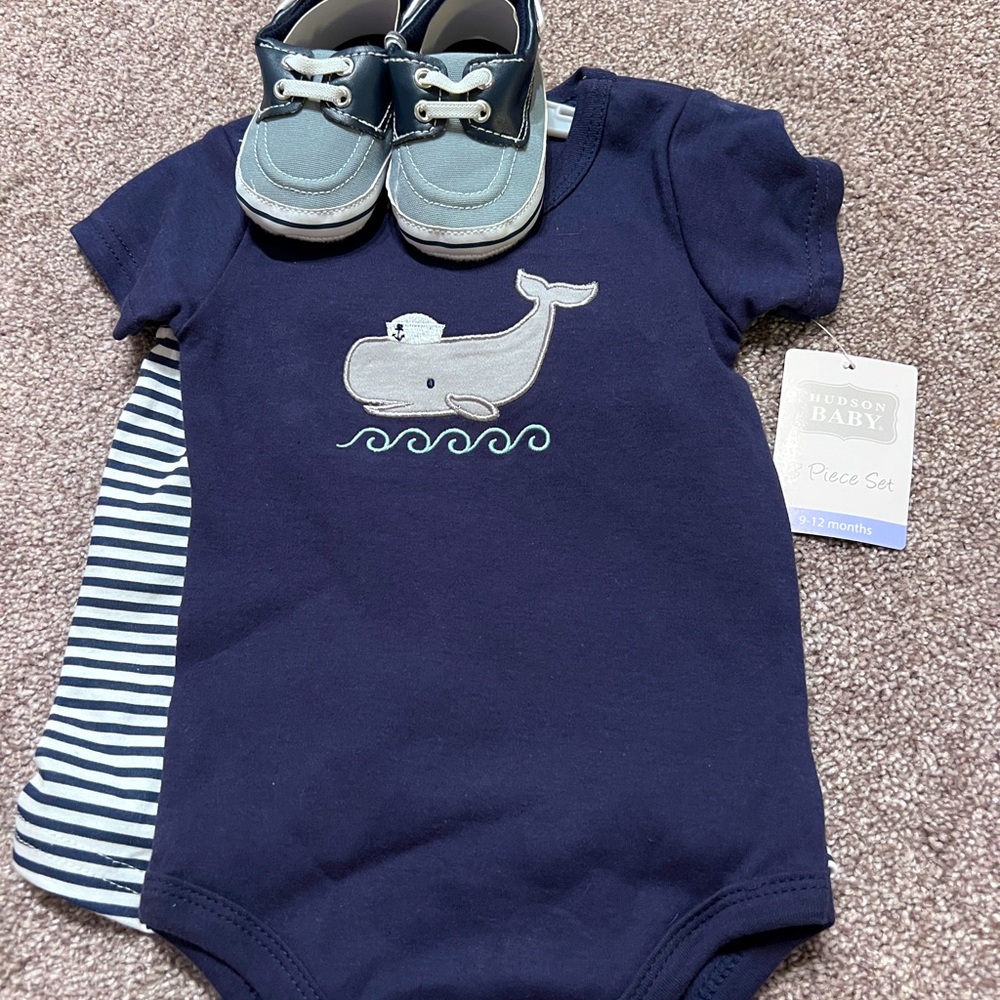 Hudson baby new with tags outfit , short sleeve, shorts and baby boat shoes
